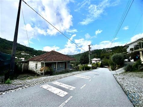 How to get to Residencial Sena in Freixo de Cima e de Baixo by .